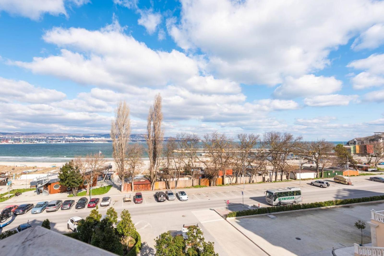 Summertime in Varna South Bay Beach Residence Exteriör bild